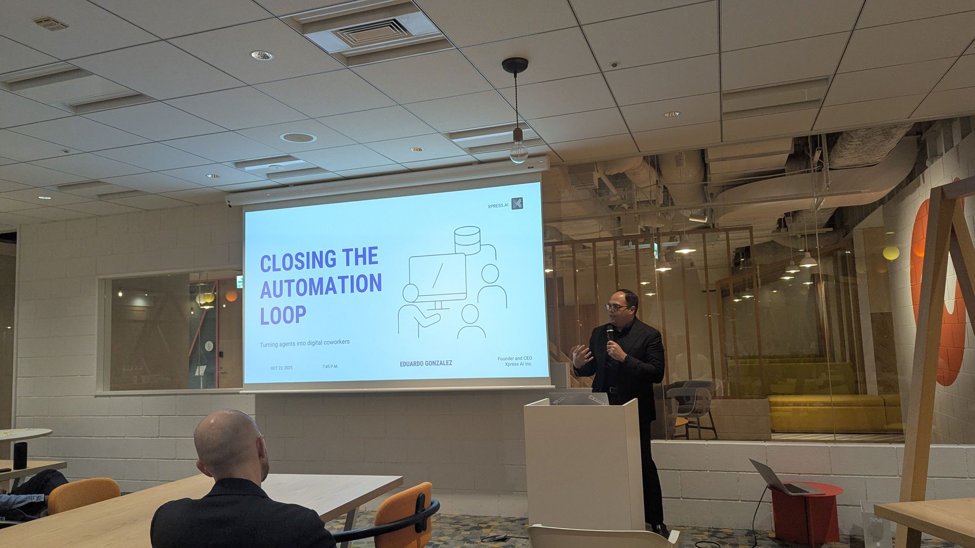 「TAI AMA #13 - LLM Ops on Databricks」の講演風景。