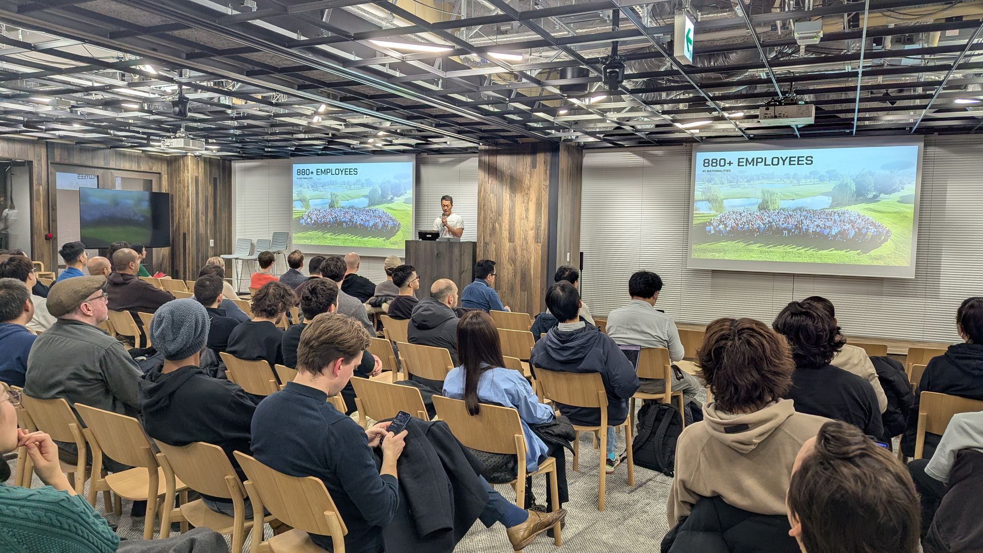 「AI x Games - Revolutionizing Game Development and Game Experience」の講演風景。